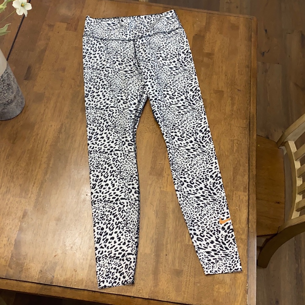 Nike One Lux Tight Fit Leggings